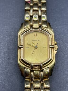 Vintage Accutron Swiss Made Gold Tone Stainless Steel Quartz Watch 533306 20.6MM